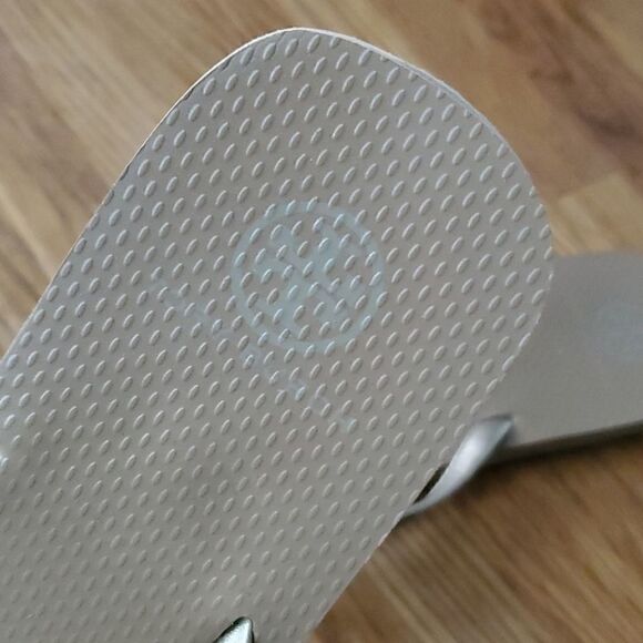 Tory Burch | Gold Sequin Flip-flops - Picture 3 of 5